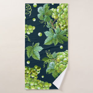 Green Grape: Watercolor Dark Pattern Bath Towel