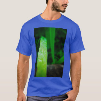 green leaf with water drops T-Shirt