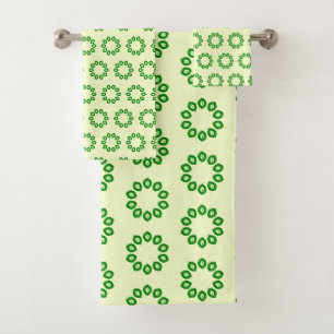 Green leaves in a circle on yellow bath towel set