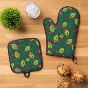 Green Leaves, Red Berries, Pattern Of Leaves Oven Mitt & Pot Holder Set