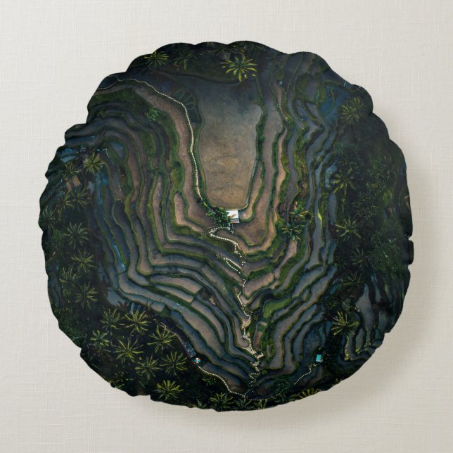 Green moss on black rock round pillow (Front)