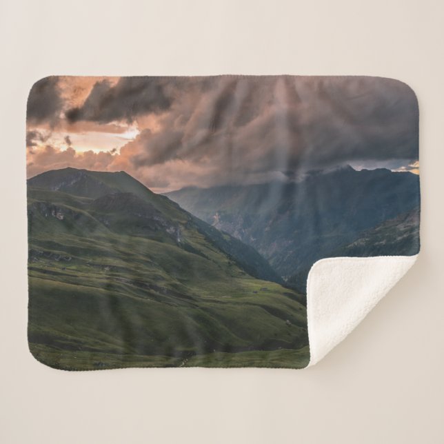GREEN MOUNTAINS SHERPA BLANKET (Front (Horizontal))