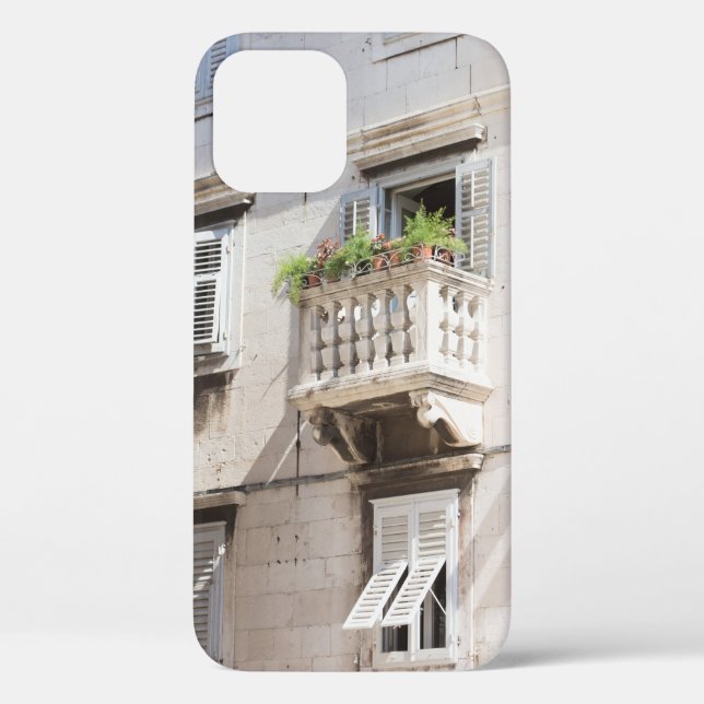 GREEN POTTED PLANT ON BROWN CONCRETE HOUSE BALCONY Case-Mate iPhone CASE (Back)