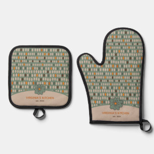 Green Retro Ovals Pattern Personalized Oven Mitt & Pot Holder Set