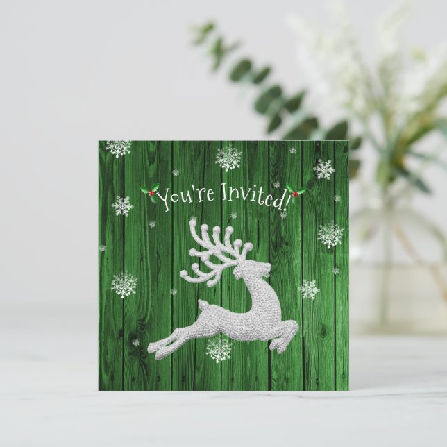 Green Rustic Christmas Reindeer Invitation (Debout devant)