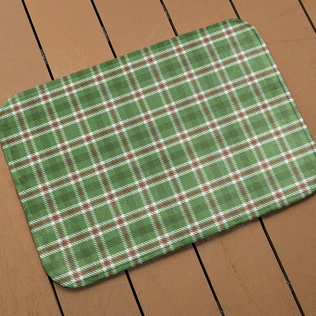 Green Rustic Plaid Pattern Holiday Bath Mat (Green and red holiday bath mat
)