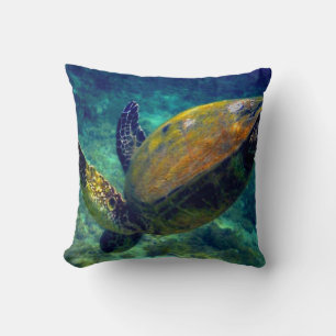 Green Sea turtles Throw Pillow