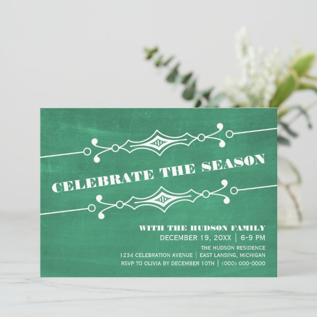 Green Slanted Chalkboard Fête Invitation (Debout devant)