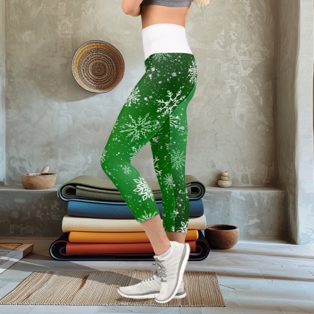 Green Snowflakes Pattern Festive Winter Holiday Capri Leggings (Creator Uploaded)