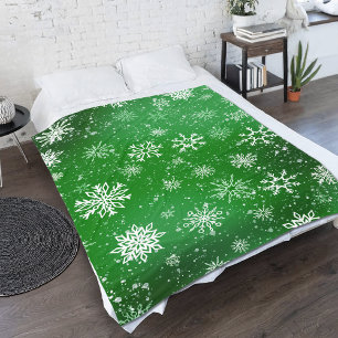 Green Snowflakes Pattern Festive Winter Holiday Fleece Blanket