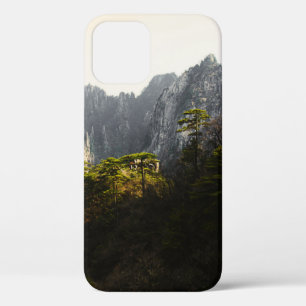 GREEN TREES NEAR CLIFF iPhone 12 CASE