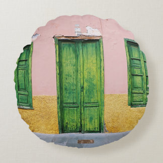GREEN WOODEN DOOR ON WHITE CONCRETE WALL ROUND PILLOW