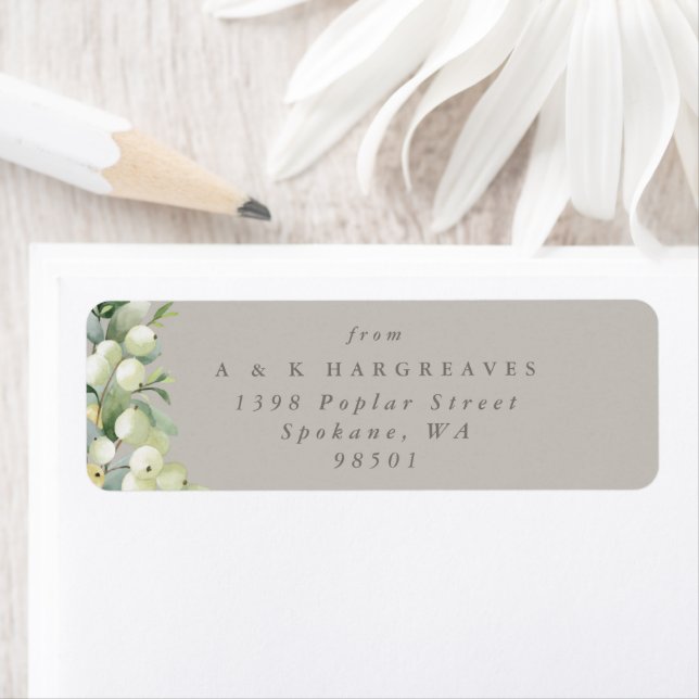 Greige Snowberry+Eucalyptus Holiday Return Address (En situation)