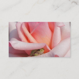 Grenouille d'arbre minuscule dans le carte de
