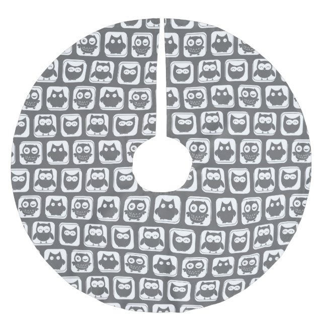 Grey and White Owl Pattern Brushed Polyester Tree Skirt (Front)