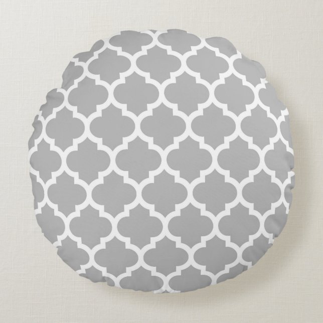 Grey White Moroccan Quatrefoil Pattern #5 Round Pillow (Front)