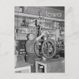 Grincer du café dans une carte postale du magasin 