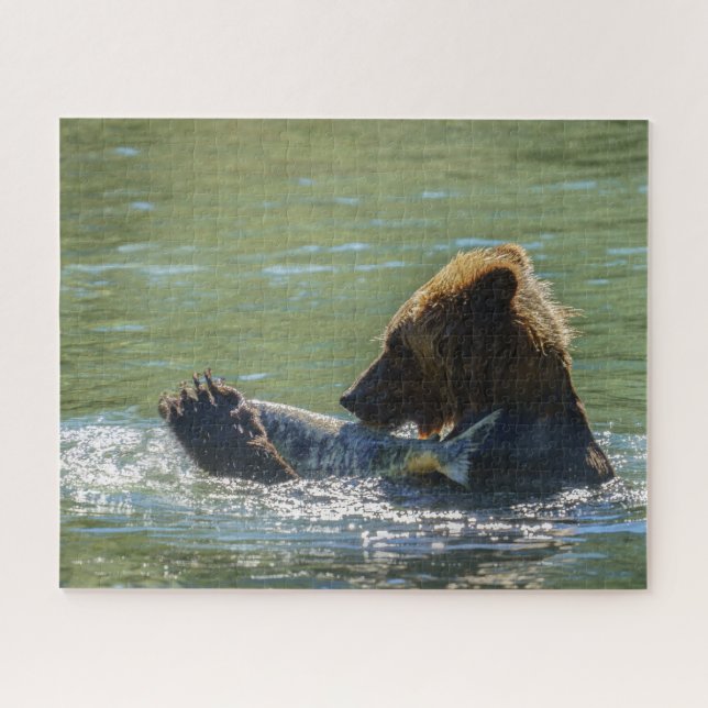 Grizzly Bear A Pris Un Puzzle Saumon (Horizontal)