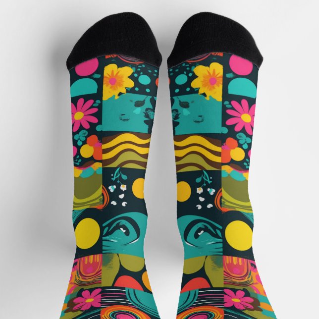 Groove Waves 70s Psychedelic Line Pattern Socks (Top)