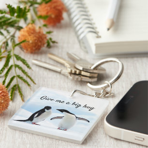 Gros câlin Penguin sur la glace photo avec texte