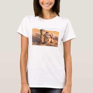 Gros plan sur Camel dans le désert d'Oman T-Shirt