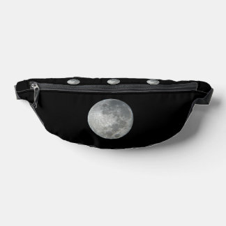 Gros plan sur la pleine lune dans le ciel nocturne