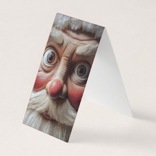 Gros plan sur l'expression surprenante de Père Noë