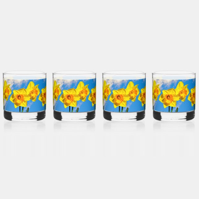 Group of Daffodils Gold Medal flowers Whiskey Glass (Front)