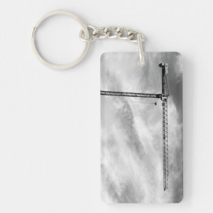 Grue de construction et ciel photo noir et blanc