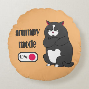 Grumpy mode on funny fat cat   round pillow
