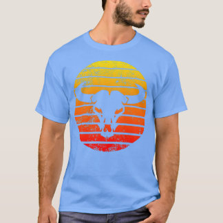 Grungy Buffalo skull on warm circle  T-Shirt