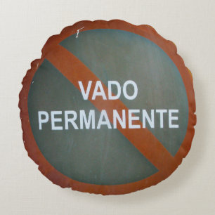 Grungy Street Sign Vado Permanente Round Pillow