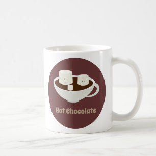 Guimauves dans la tasse de chocolat chaud avec des