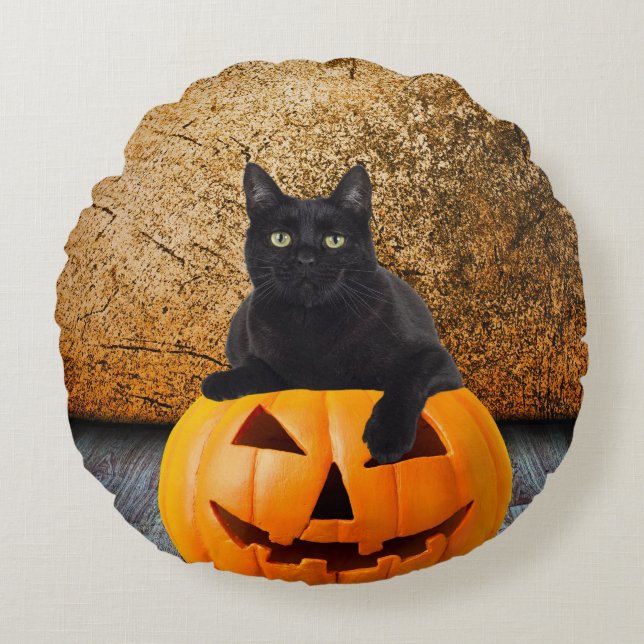Halloween Black Cat On Pumpkin Round Throw Pillow (Front)