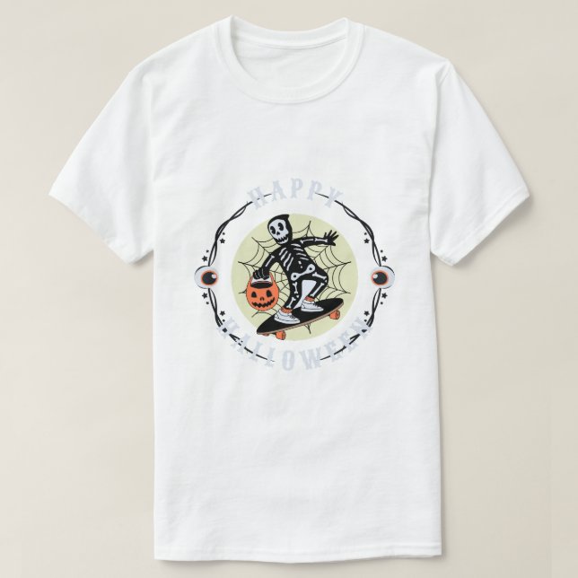Halloween moonlight hides spirits. T-Shirt (Design Front)