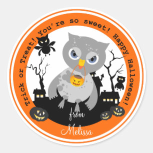 Halloween owl goes trick or treating classic round sticker