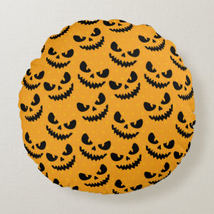 Halloween: scary faces, vintage style. round pillow