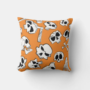 Halloween seamless pattern with skulls and bones. throw pillow