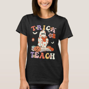 Halloween Teacher Trick Or Teach Groovy Floral Gho T-Shirt