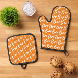 Halloween white orange boo text pattern oven mitt & pot holder set
