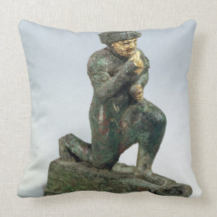 Hammurabi, king of Babylon, praying before a sacre Throw Pillow