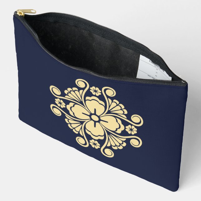 Hanabishi Clover Kamon Golden Accessory Pouch (Open)