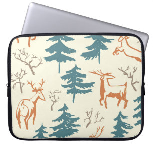 Hand drawn winter seamless pattern with deer and p laptop sleeve