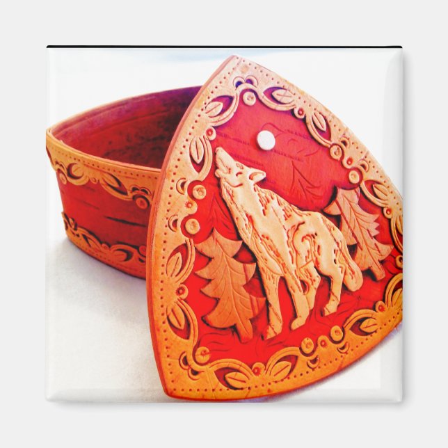 Handmade Birch Wood Jewellery Box with Howling Wol Magnet (Front)