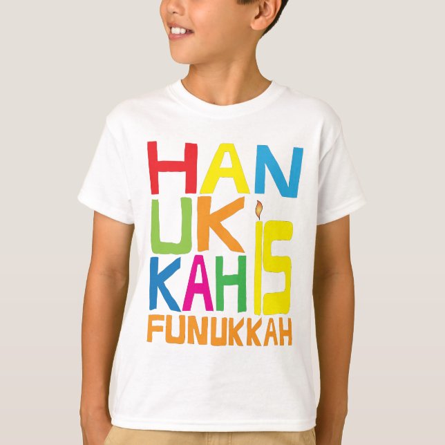 "Hanoukka est Funukkah" T-shirt pour enfants. (Devant)