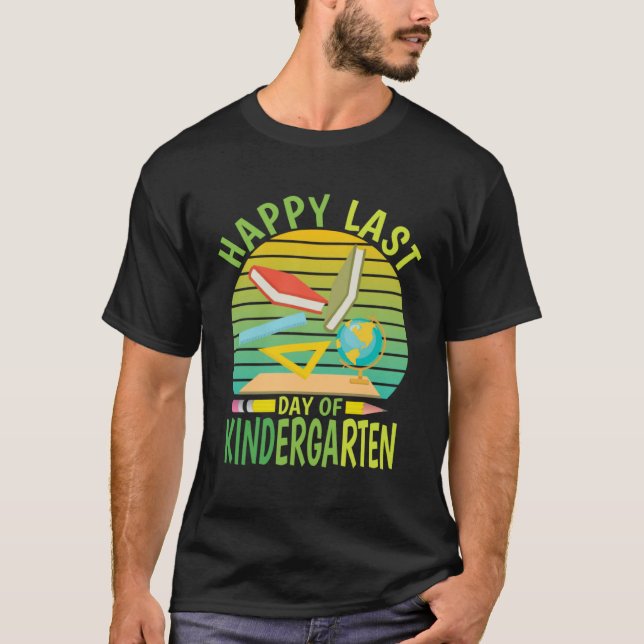 Happy Last Day Of Kindergarten 2023  Teachers Stud T-Shirt (Front)