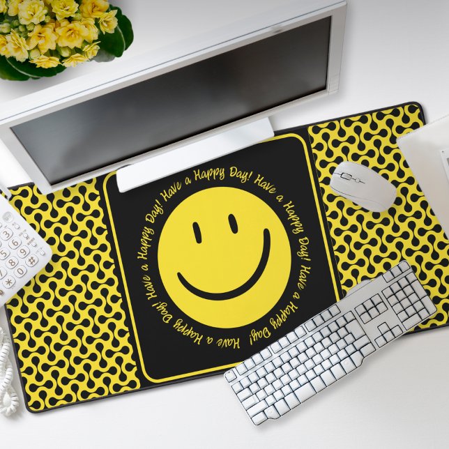 Happy Yellow Smile Desk Mat (Creator Uploaded)