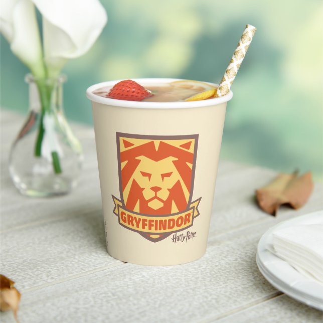 HARRY POTTER™ | Summer Magic GRYFFINDOR™ Crest Paper Cups (Insitu)