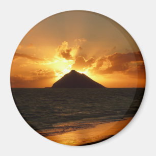 Hawaii sunrise at the beach round magnet
