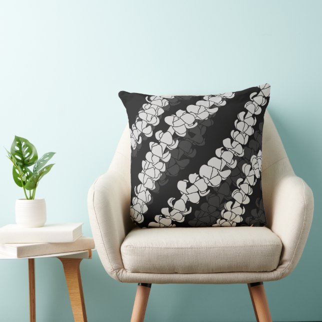 Hawaiian Print Puakenikeni lei Throw Pillow (Chair)